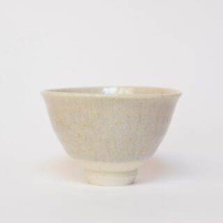 Tasse conique en porcelaine